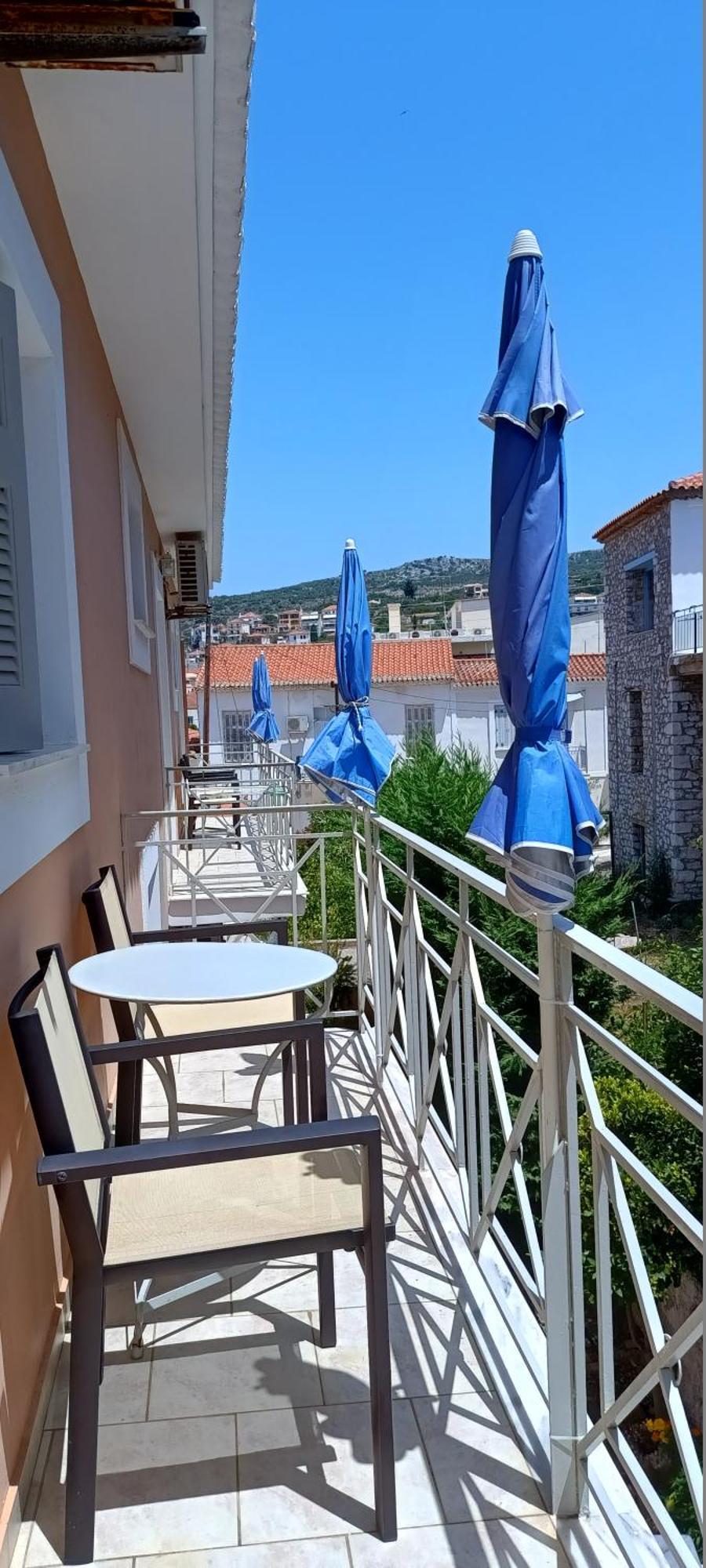 Aparthotel Ta Adelfia Pylos Exterior foto