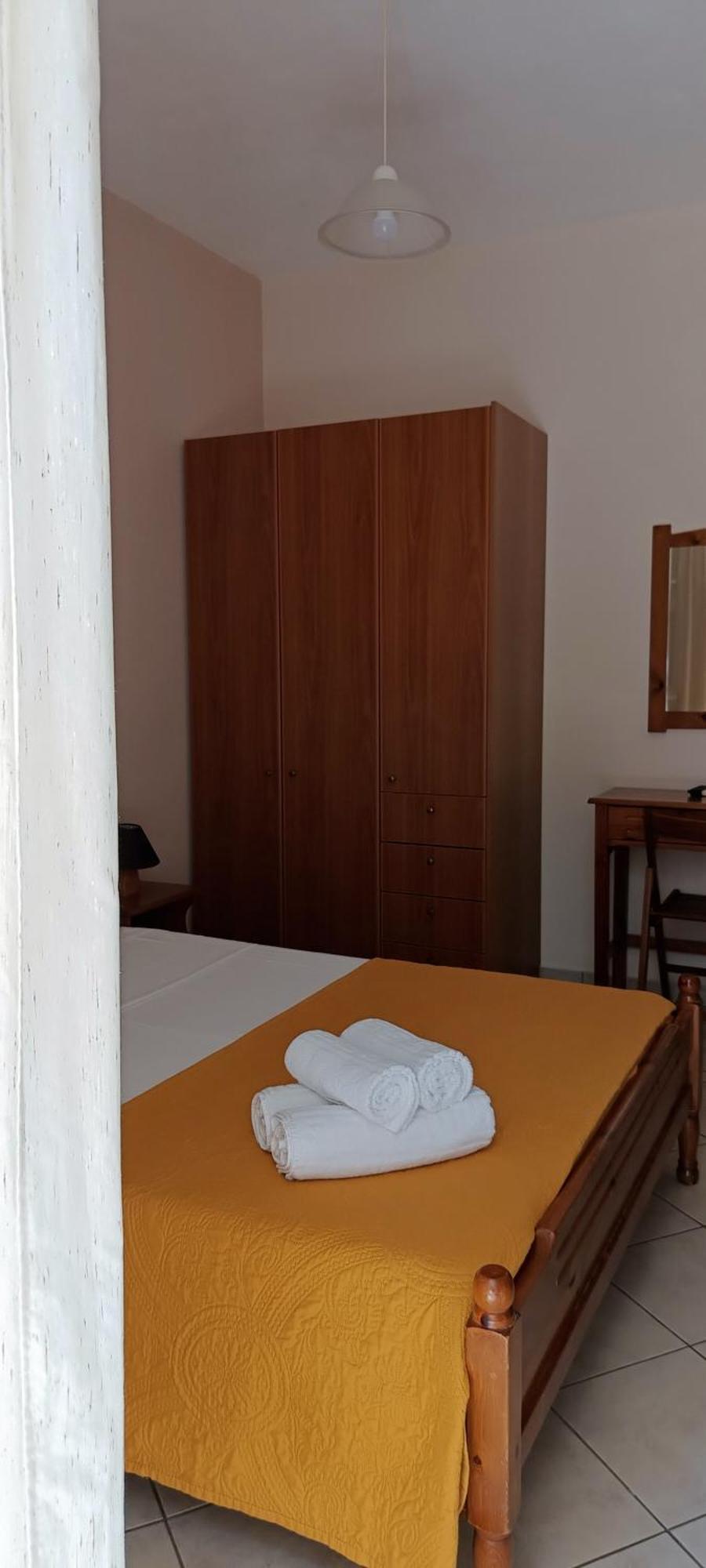 Aparthotel Ta Adelfia Pylos Exterior foto