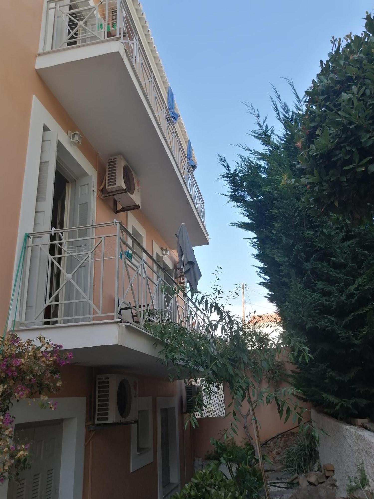 Aparthotel Ta Adelfia Pylos Exterior foto