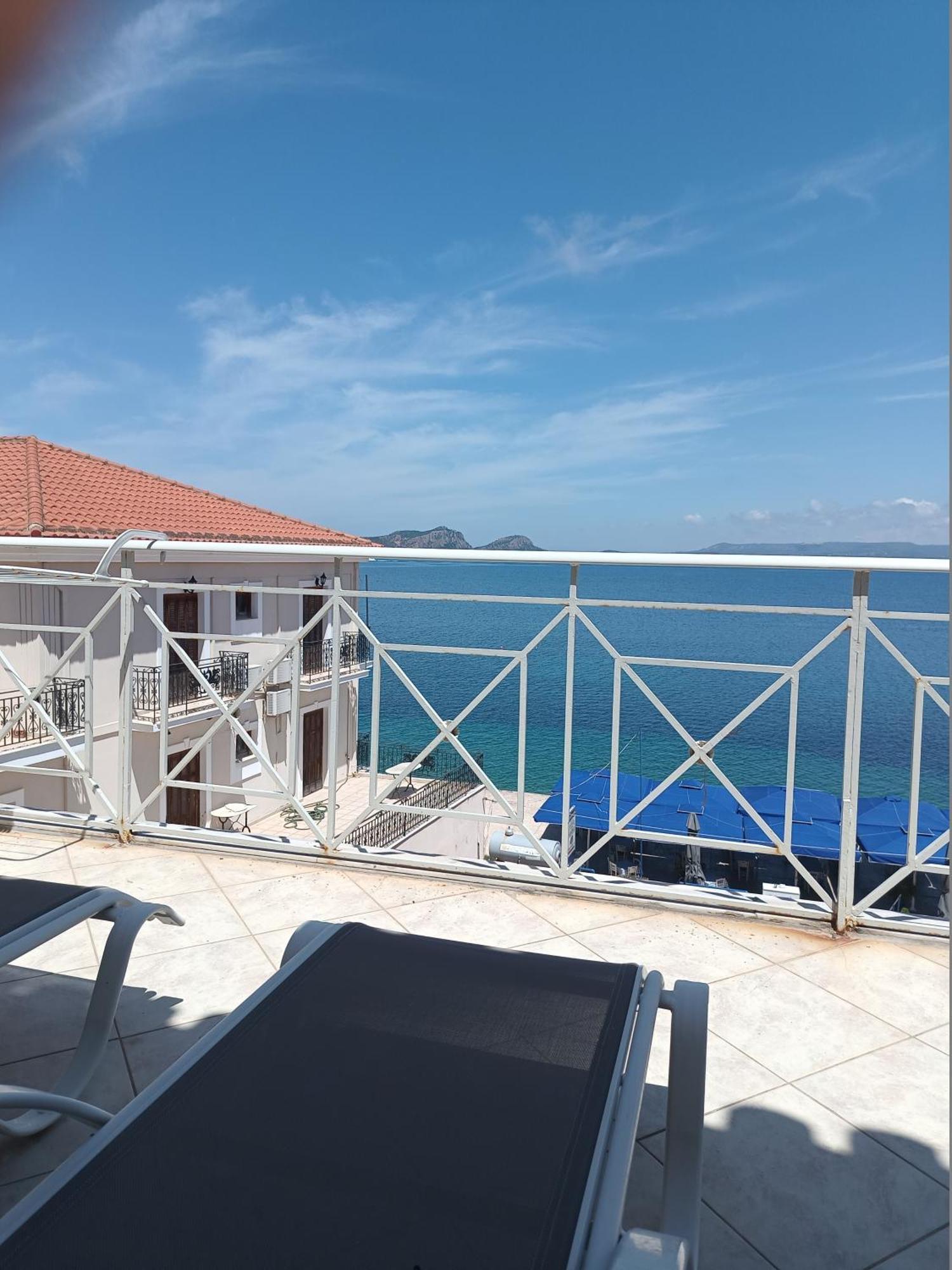 Aparthotel Ta Adelfia Pylos Exterior foto