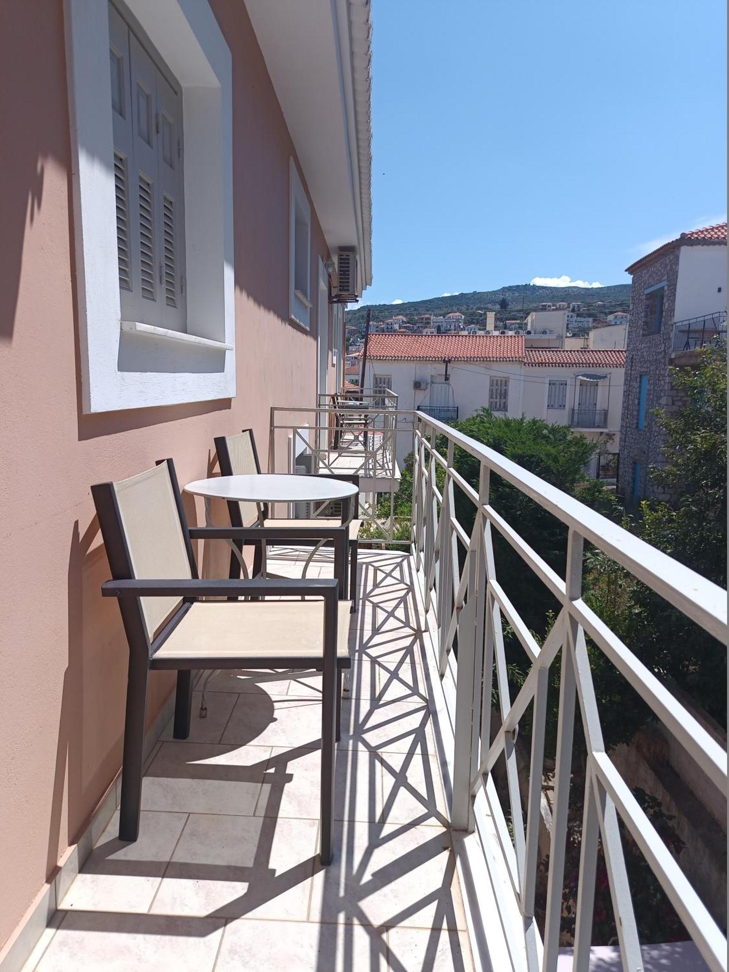 Aparthotel Ta Adelfia Pylos Exterior foto